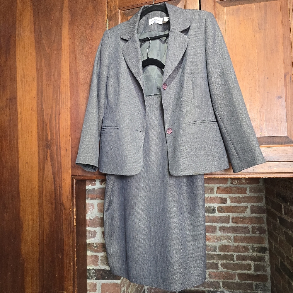 Alfred Dunner Grey White Stripe 3 Piece Suit Set - 10 - Blazer, Pants, Skirt